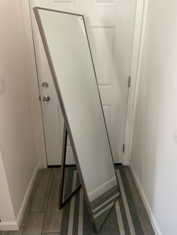Standing mirror