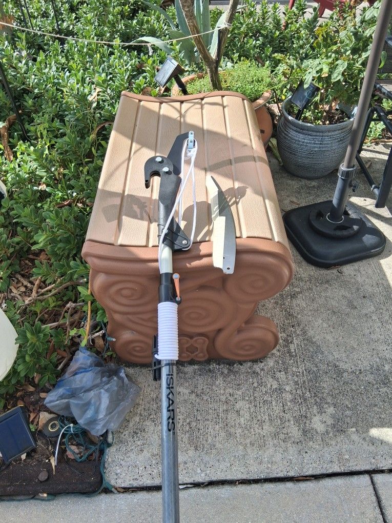 Fishers Tree Pruner and Pole Saw 6.5-11.5 feet (like new)