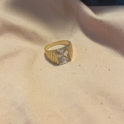 100% 14kt gold ring size 8