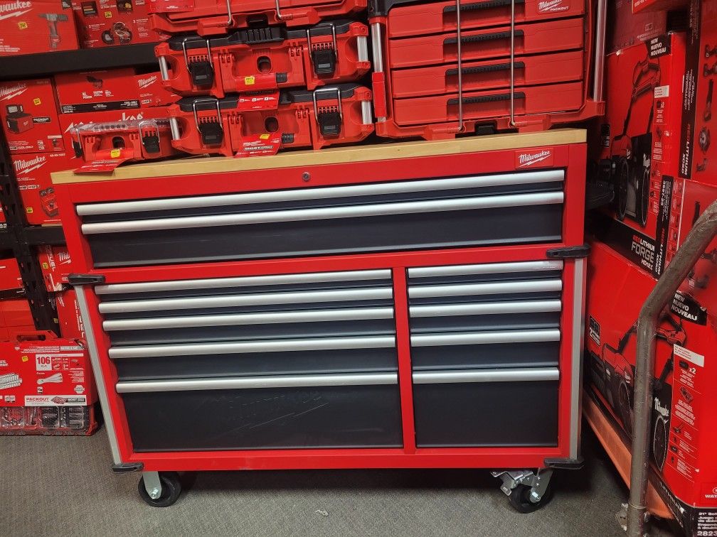 MILWAUKEE 52" WOOD TOP ROLLING TOOL BOX 