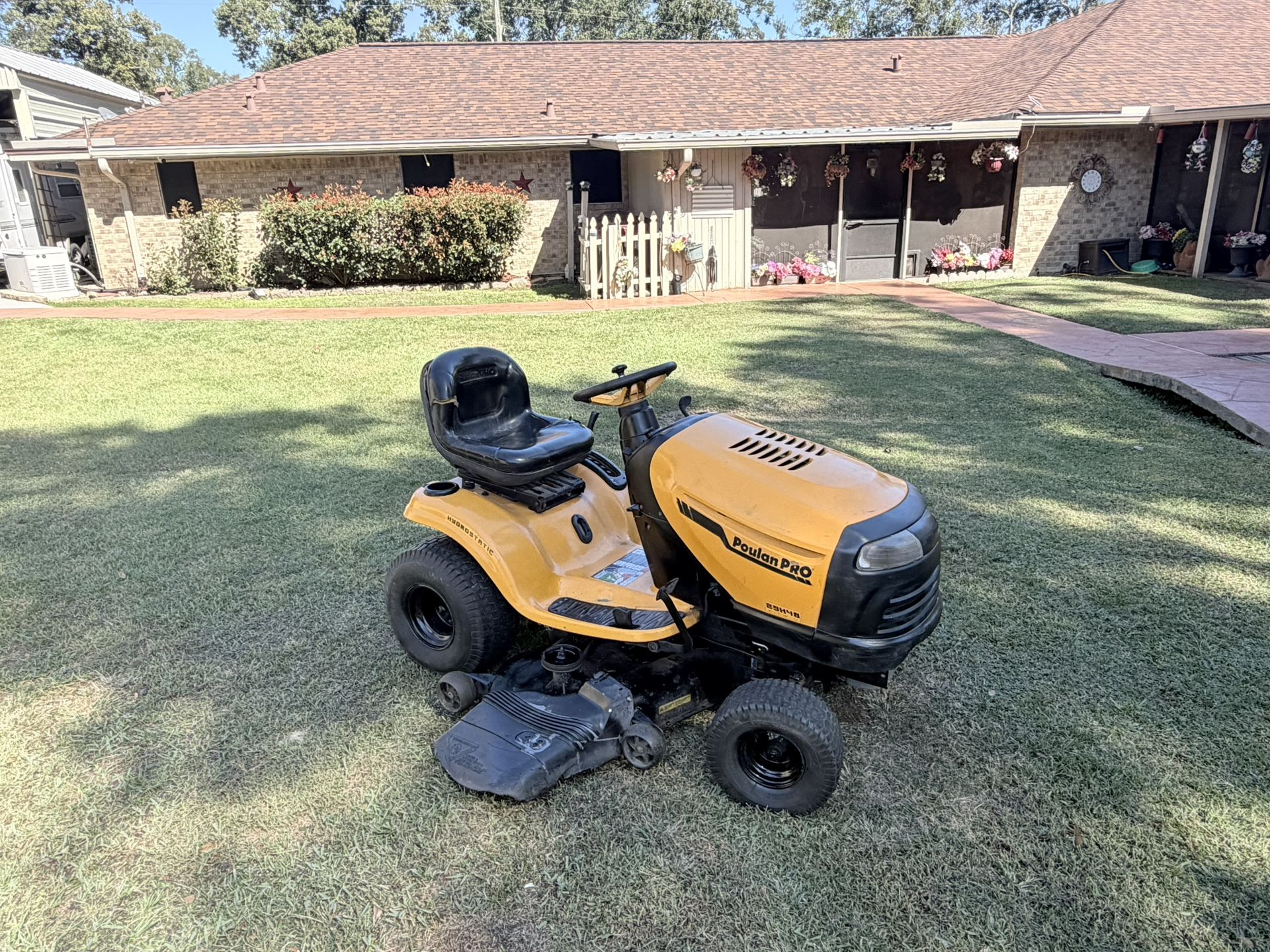 2010 Poulan Pro Riding Mower, 23 Hp With 48!inch Cut With 500 Hours 