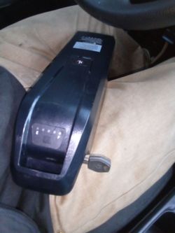 E bike battery comes with key