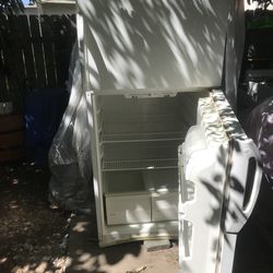 Magic Chef Refrigerator , white