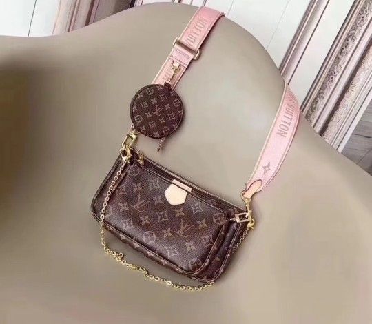 Louis Vuitton Multi Pochette (NOT authentic) for Sale in Phoenix, AZ -  OfferUp