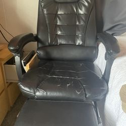 Gaming Chair Must Go
