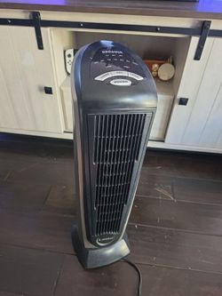 Lasko (contact info removed)W Built-In Ceramic Tower Heater 23 in. - NO REMOTE - USED