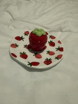 Adorable strawberry-themed trinket tray 🍓 perfect for holding jewelry, rings, or small items  ✨ Cute strawberry print with matching raised center hol