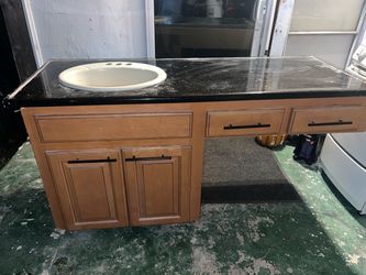 Bathroom vanity 60”