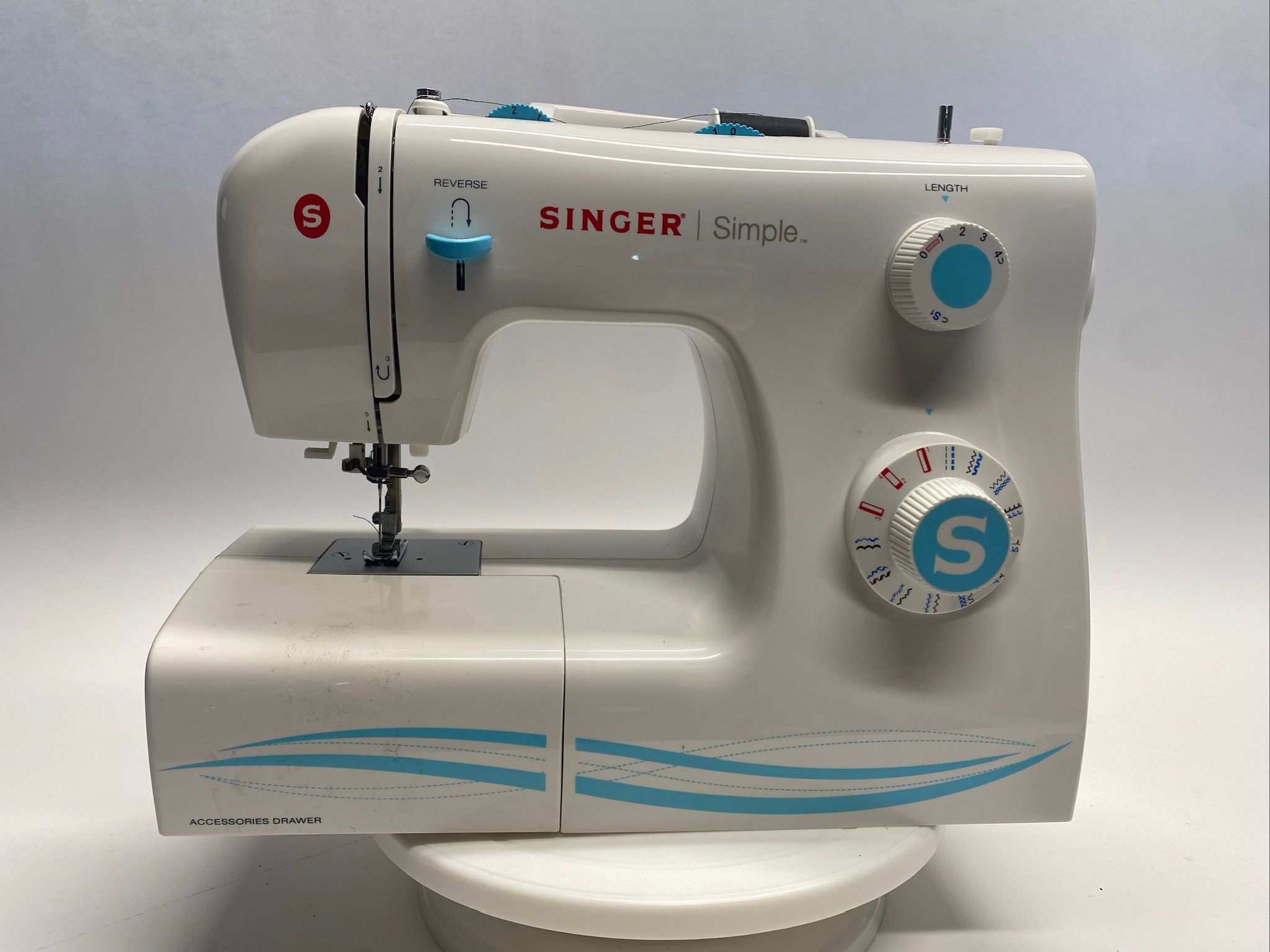 Singer Simple 2263 Sewing Machine With Foot Pedal, And Soft Cover.