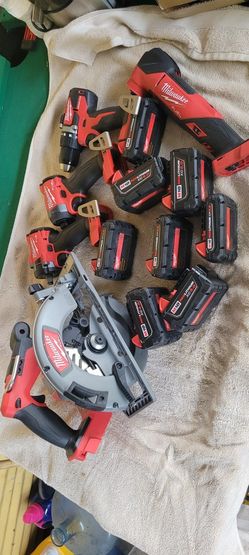 Herramienta Milwaukee Casi Toda Nueva Solo El Multi Tools Un Poco Usado $850 El Presio Es Firme Firme Firme El Presio