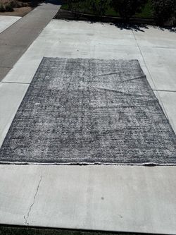 7’10” x 10’ rug