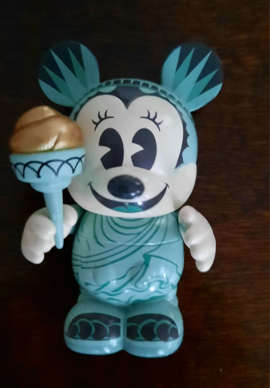 BRAND NEW MICKEY MOUSE VINYLMATION STATUE OF LIBERTY 