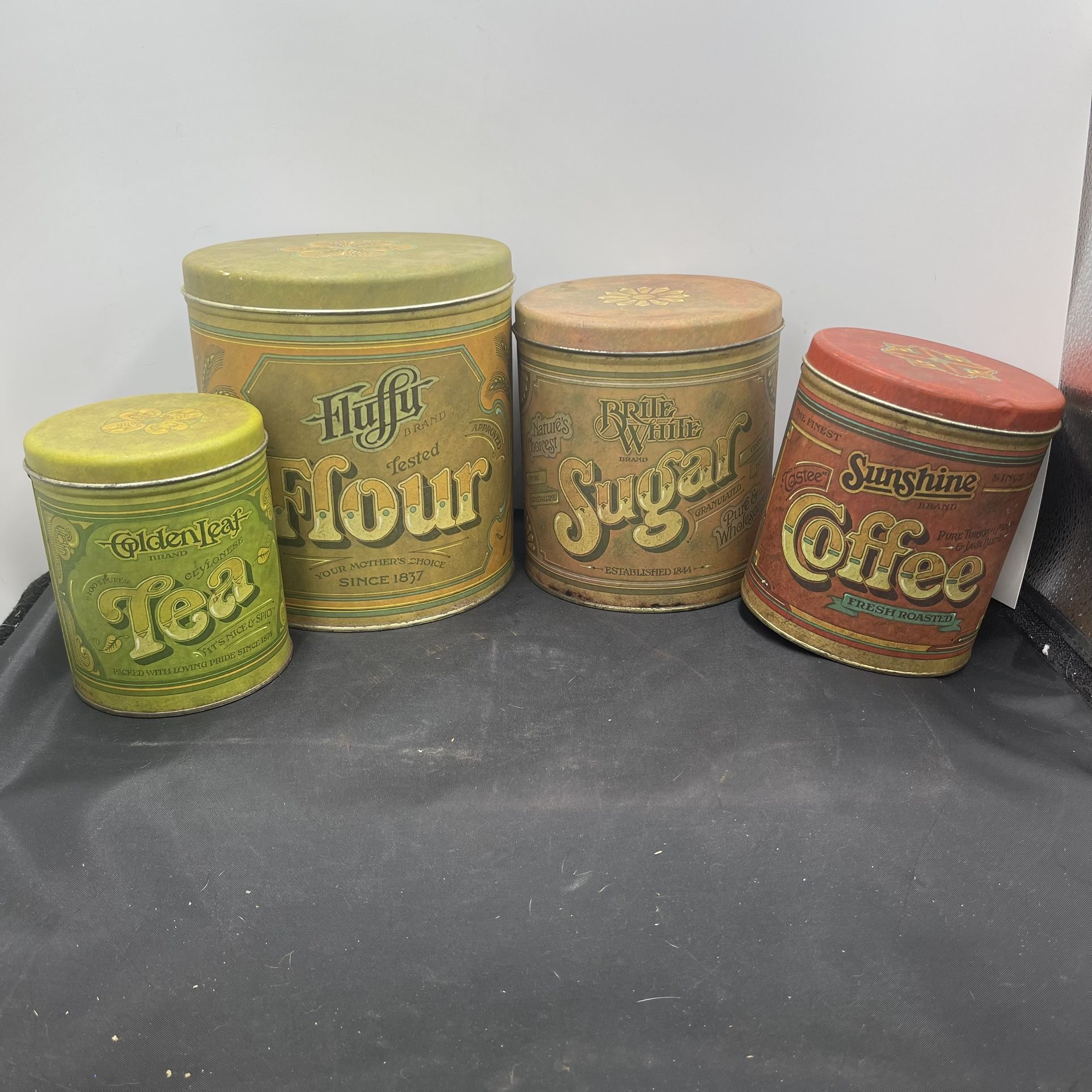 VTG 1977 Fluffy Brand Ballonoff Canister Set(p302)