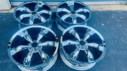 22” set of chrome wheels