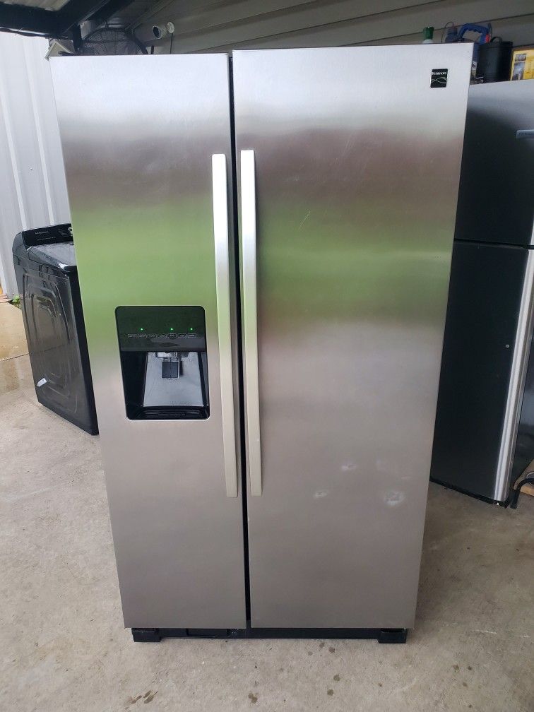 Refrigerator/ Refrigerador