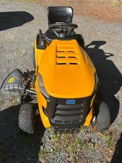 Riding lawnmower