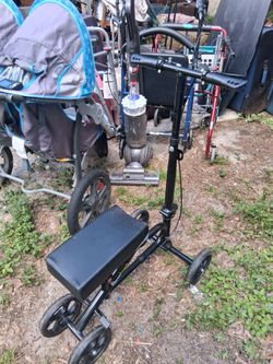 NICE KNEE SCOOTER OR WALKERS