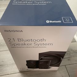 New Insignia 2.1 Bluetooth Speaker System With Sub Woofer 