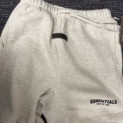 Essentials Shorts 