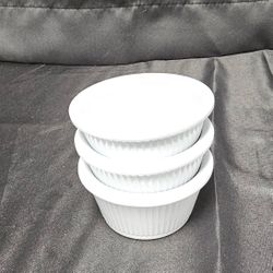 35-Pack 2 oz Plastic Ramekins with Lids – Sauce Cups / Condiment Containers