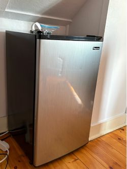 Magic  Chef Mini Fridge with Freezer