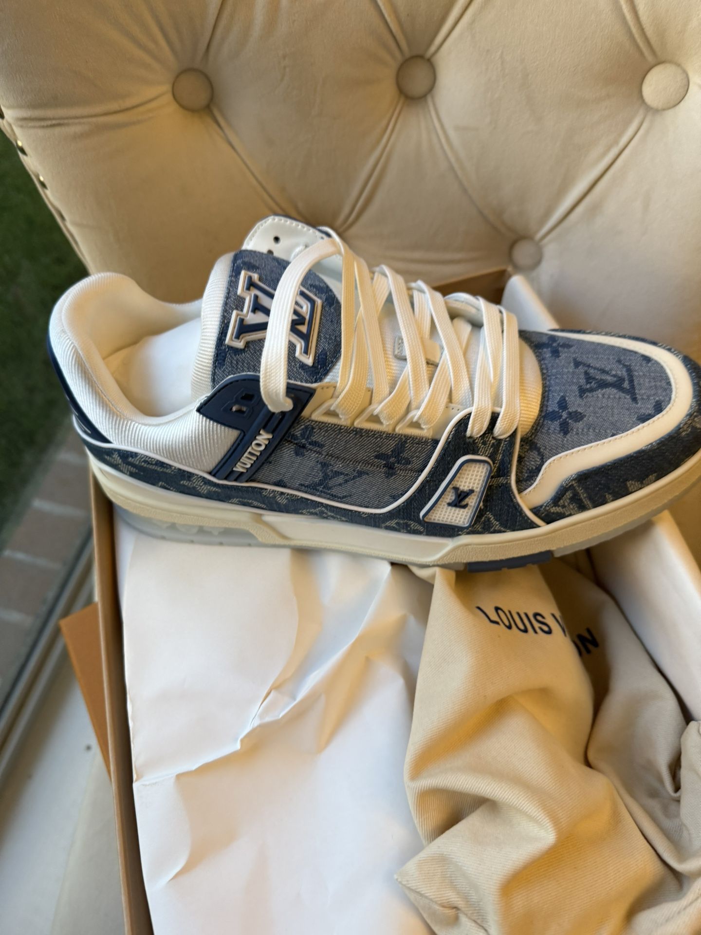 Sneakers Size 10/10.5 US Men Perfect Holidays Gift