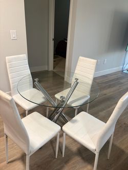 Round Glass Dining Table with 4 White Chairs