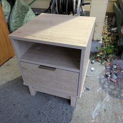 Nightstand - 1 Drawer 