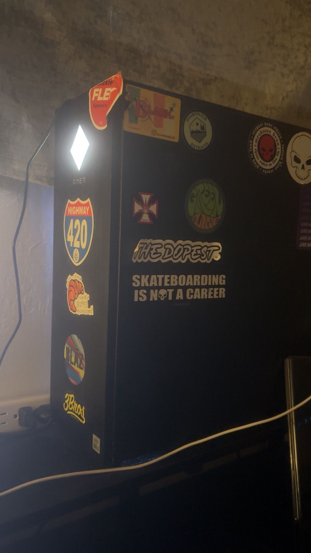 OMEN 25L Desktop gaming pc, NVIDIA Rtx 2060, Intel core i5-10400F CPU, 24 GB RAM, 512 GB SSD, (1tb external hard drive in included)