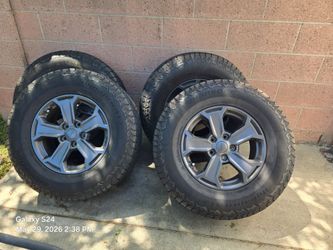 Jeep jk Rubicon wheels and tires take off