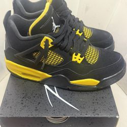 Jordan 4 Thunders