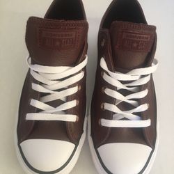 Converse Men’s Chuck Taylor All Star Leather Sneaker