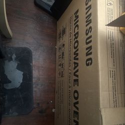 Microwave Oven With Vent