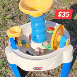 2 Types Water Table W Toys READ DESCRIPTION 