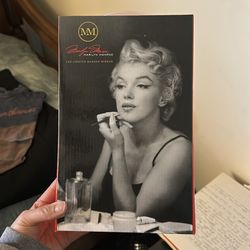 Light up makeup mirror