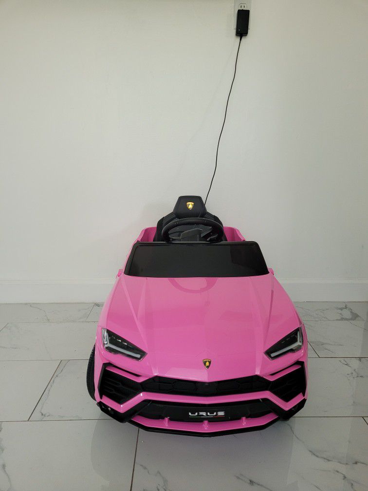 Pink Electric Car / Lamborghini Urus