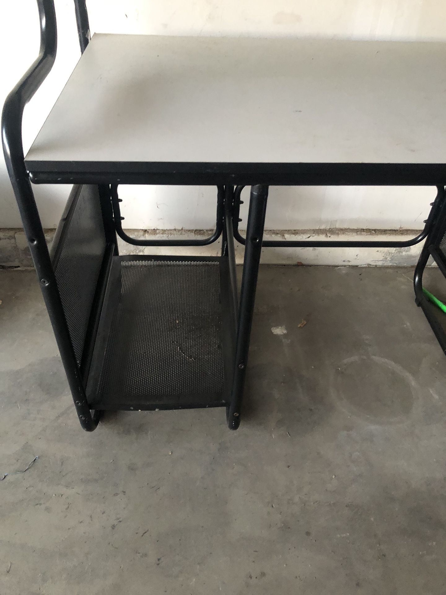 Table like new