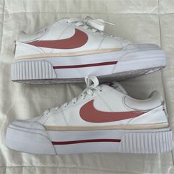 Nike White Pink Sneakers SZ 9 Women’s 