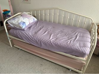 Day bed for sale Free
