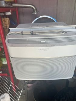 AC windows 8000 btu   usen in excellent condition