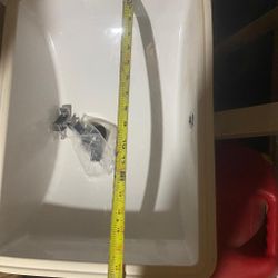 Undermount sink