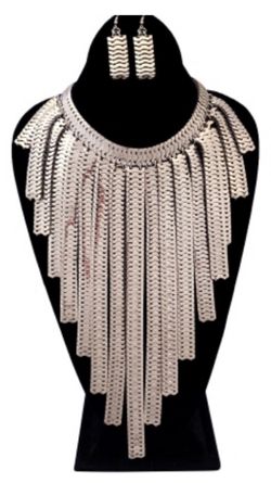 Silver r gold tasseled necklace' brand new! Super cute statement piece! A must see!