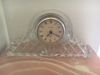 CRYSTAL MANTLE QUARTZ CLOCK