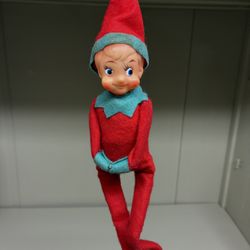 Vintage 1950s Knee Hugger Elf Pixie Christmas Ornament Made In Japan Red Green
