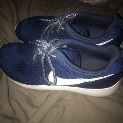 Blue And White Roshe Runs Sz 6