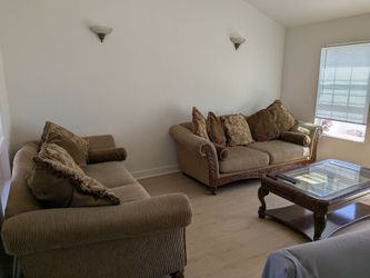 Beautiful 3-Piece Traditional Living Room Set (Sofa, Loveseat, Chaise)