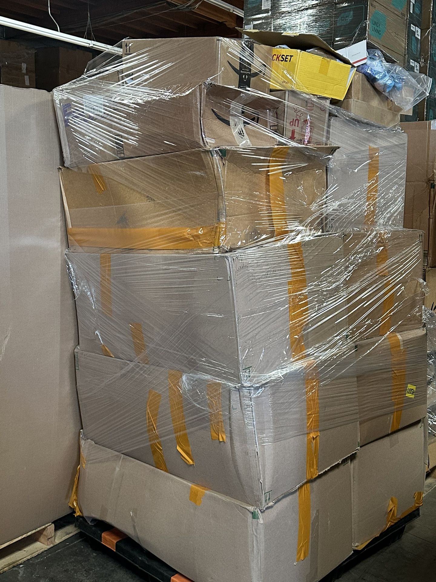 Mixed Pallet of Furniture Items