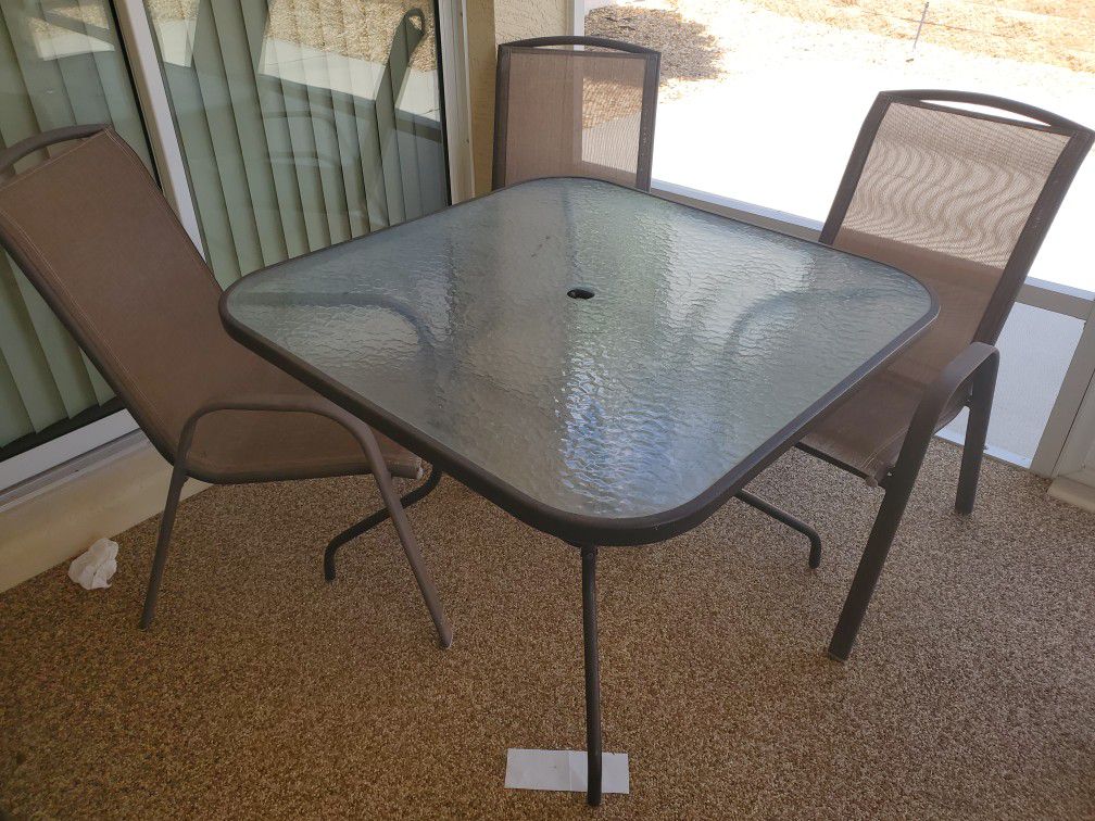 Patio Table And 3 Chairs Glass Top