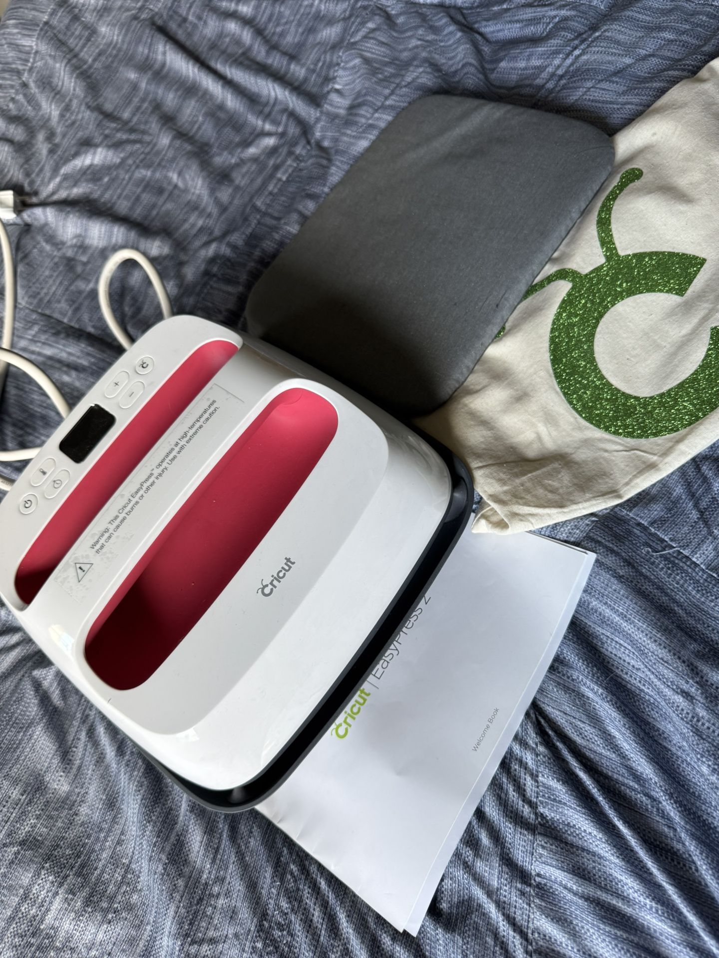Cricut EasyPress 2 Iron And Pad