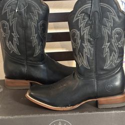 Size 11 genuine leather Black boots 200$ 